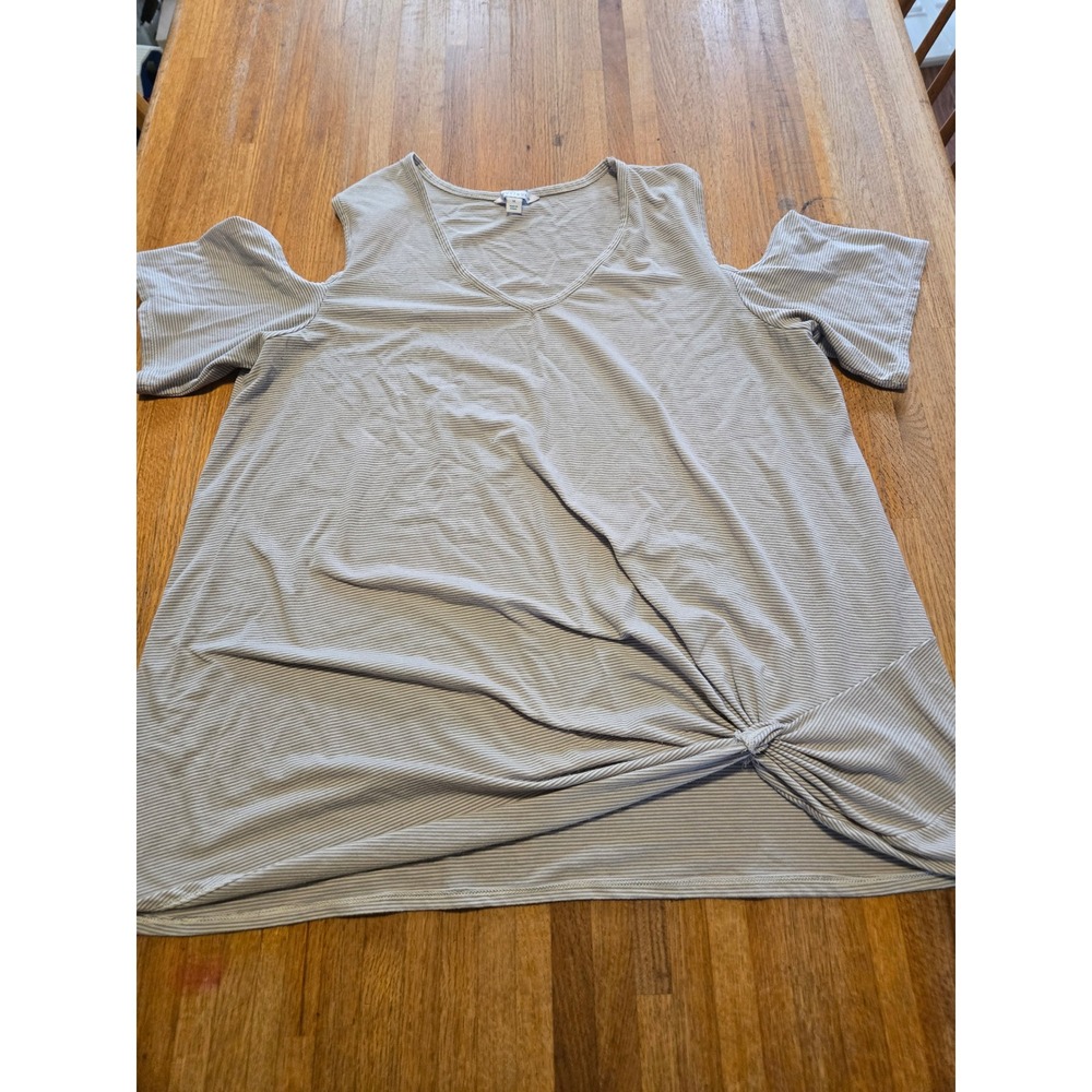 Boutique Women‎ 1X Gray White Pinstripe V-Neck Twist-Knot Cold-Shoulder Blouse